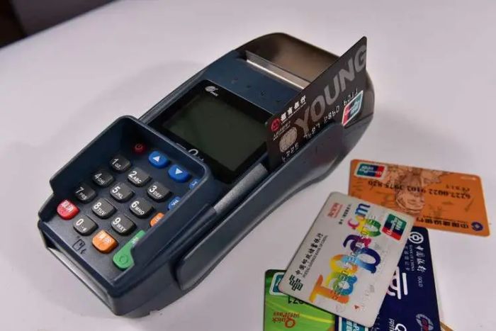 POS刷卡机骗押金套路-一种常见的套路